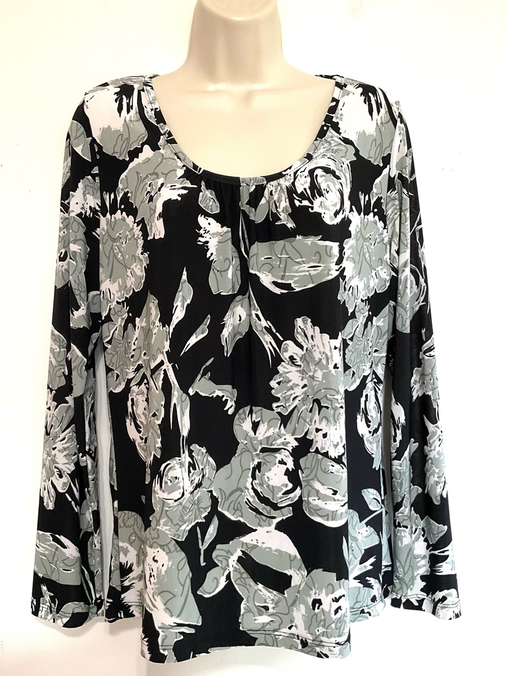 Black white Floral Long-Sleeve pleated Scoop Neck Top